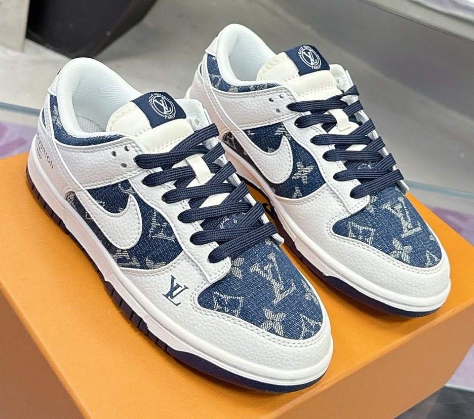 Nike Pattern Low-Top Sneakers