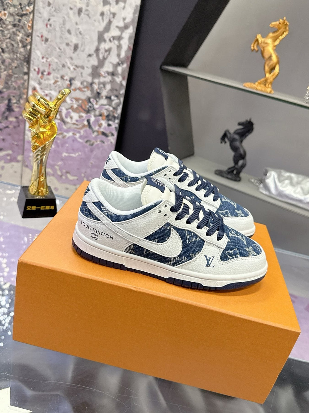 Nike Pattern Low-Top Sneakers